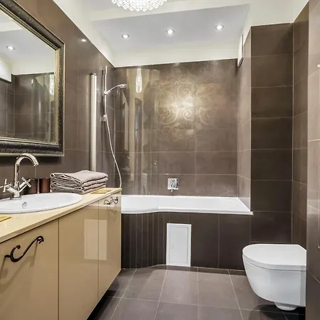 شقة Atelier - Central, Parking, Metro Nearby - By Rentujemy وارسو